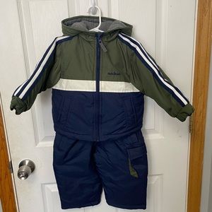 Oshkosh 2c Boys snowsuit. Size 2T